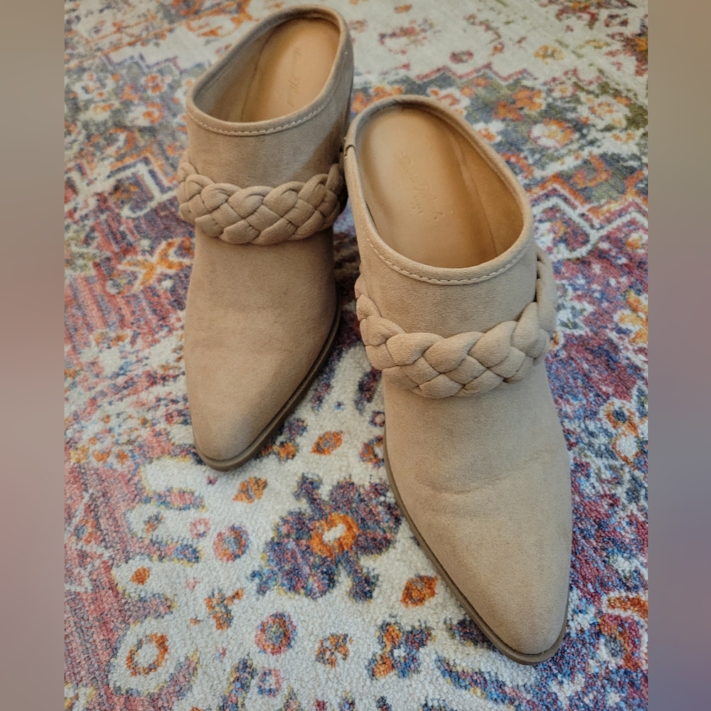 Universal Thread Avis Mules In Taupe